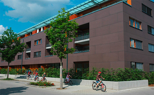 Vorderansicht des Gebäudes der Pestalozzistraße