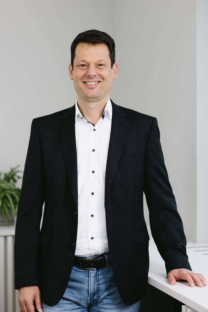 Emin Mzi, Ausbildungsleiter, Assistent der Geschäftsleitung