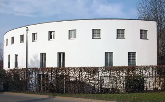 Das runde Gebäude an der Fridolin-Engel-Straße
